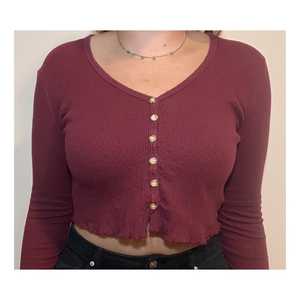 maroon button crop top